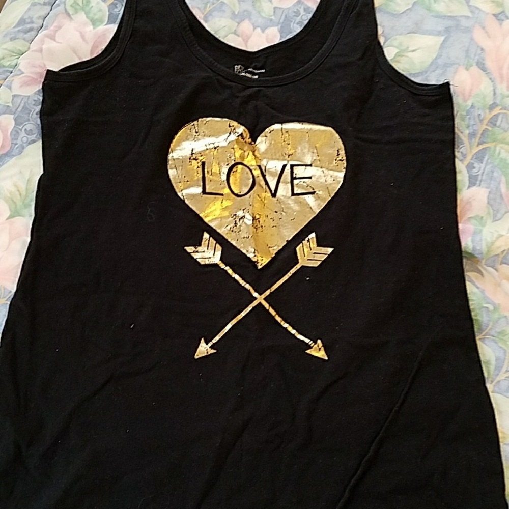 Distressed love and arrow tank